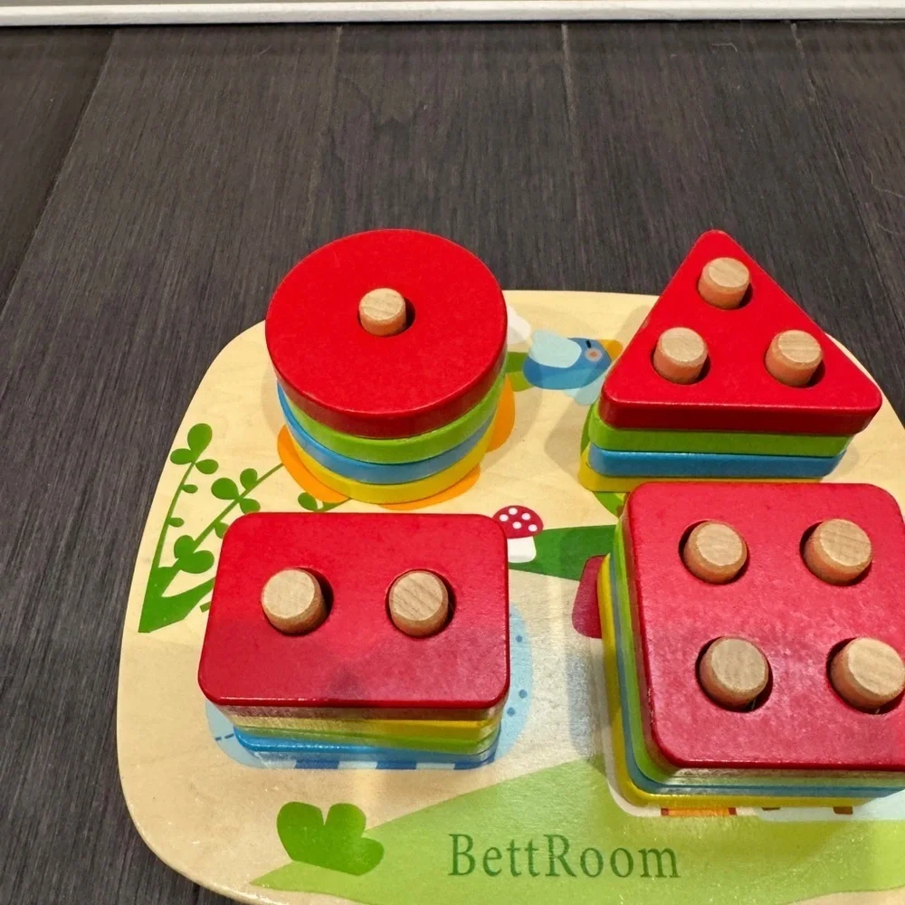 NWOT Wooden Shape Sorting Toy Circle Square Triangle Rectangle Baby Toddler